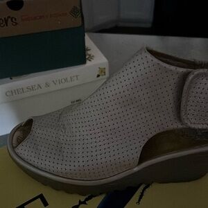 FLY LONDON SILVER FRONT & BACK  OPEN TOE